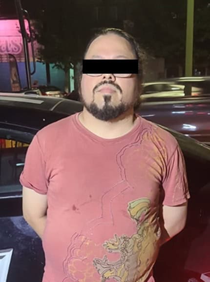 Luego de robarse fundas utilizadas de parquímetros en el centro de Monterrey, donde fue detectado por las cámaras de seguridad, el presunto responsable fue detenido por elementos de la policía municipal.