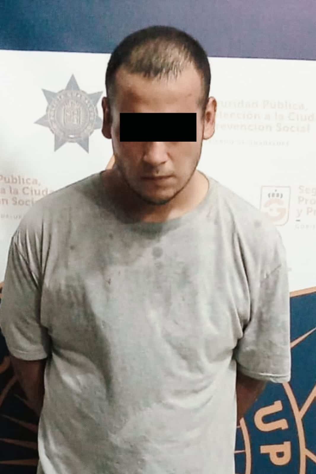 Policías de Guadalupe lograron la captura de un hombre quien, minutos antes, habría asaltado al chofer de un camión urbano de laRuta 219 utilizando un cuchillo para despojarlo del dinero, en la Colonia Parques de Guadalupe.