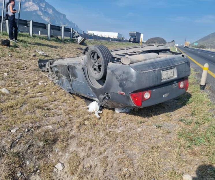 Sufre volcadura en la Carretera a Saltillo