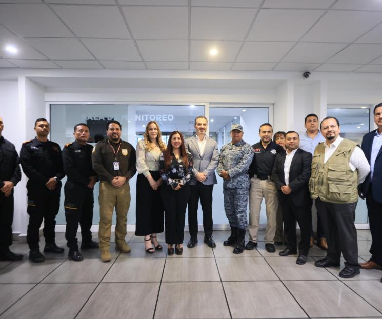 Se reúne Adrián con miembros de Mesa de Construcción de Paz Se reúne Adrián con miembros de Mesa de Construcción de Paz