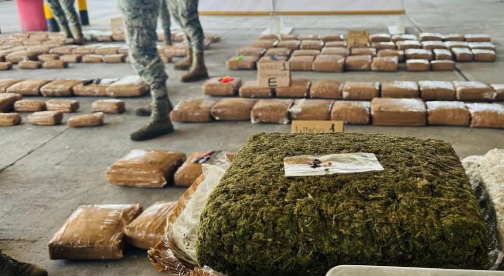 Marina asegura 330 kilos de marihuana en puerto de Veracruz Marina asegura 330 kilos de marihuana en puerto de Veracruz