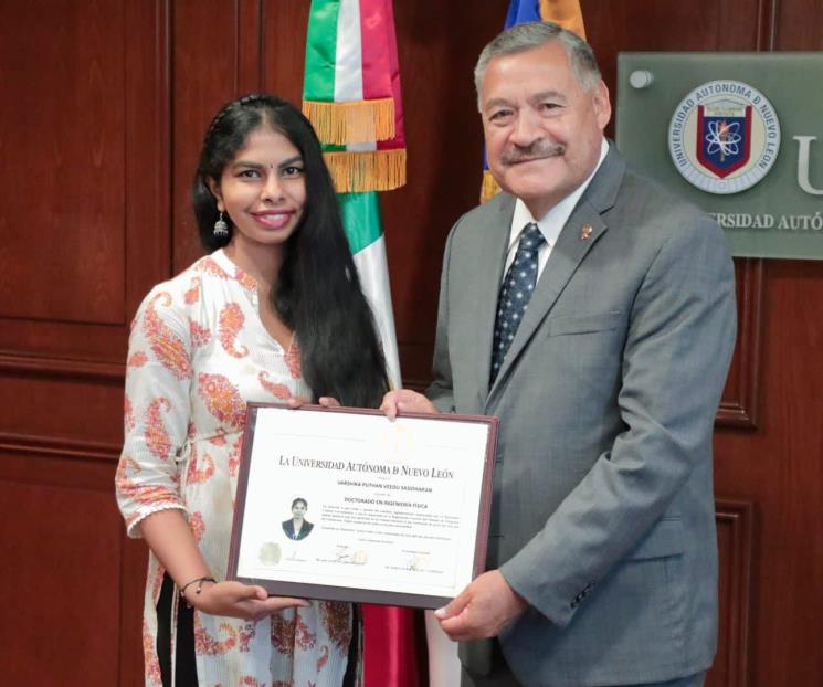 Física de India concluye doctorado en la UANL con mención honorífica Física de India concluye doctorado en la UANL con mención honorífica