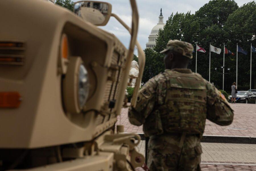 Retrocede Trump en el control de la policía de Washington
