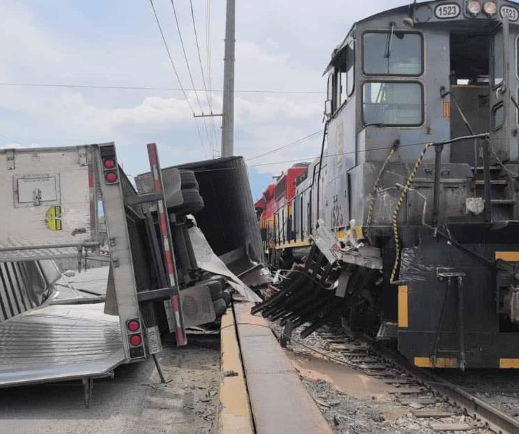 Impacta el tren a tráiler Impacta el tren a tráiler
