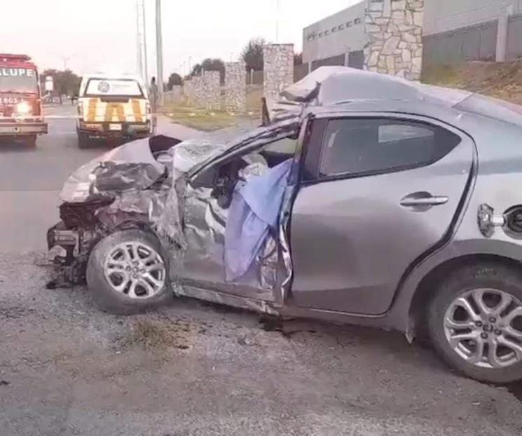 Muere mujer tras estrellar auto contra muro en Guadalupe Muere mujer tras estrellar auto contra muro en Guadalupe