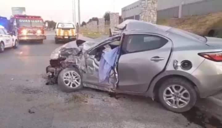 Muere mujer al estrellar su auto en Guadalupe