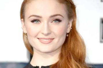 Confiesa Sophie Turner incomodidad al besar a Kit Harington