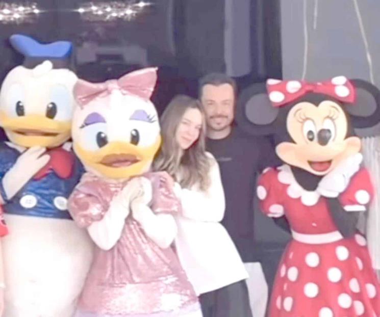 Celebra Belinda cumpleaños en Disneyland