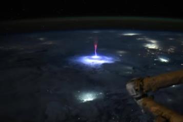 Astronauta de la NASA capta imágenes de un extraño chorro gigante
