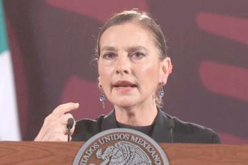 Esposa de AMLO se muda a España con su hijo