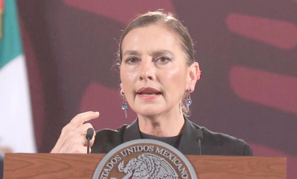 Esposa de AMLO se muda a España con su hijo Esposa de AMLO se muda a España con su hijo