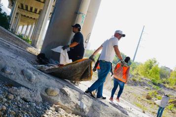 Recolectan 3.5 toneladas de residuos del río Santa Catarina