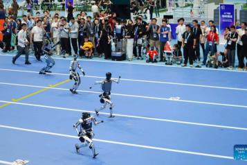 Realizan juegos de robots