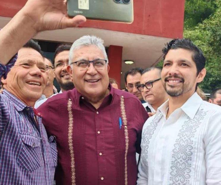 Reconocen labor de dirigente magisterial en Senado de la República