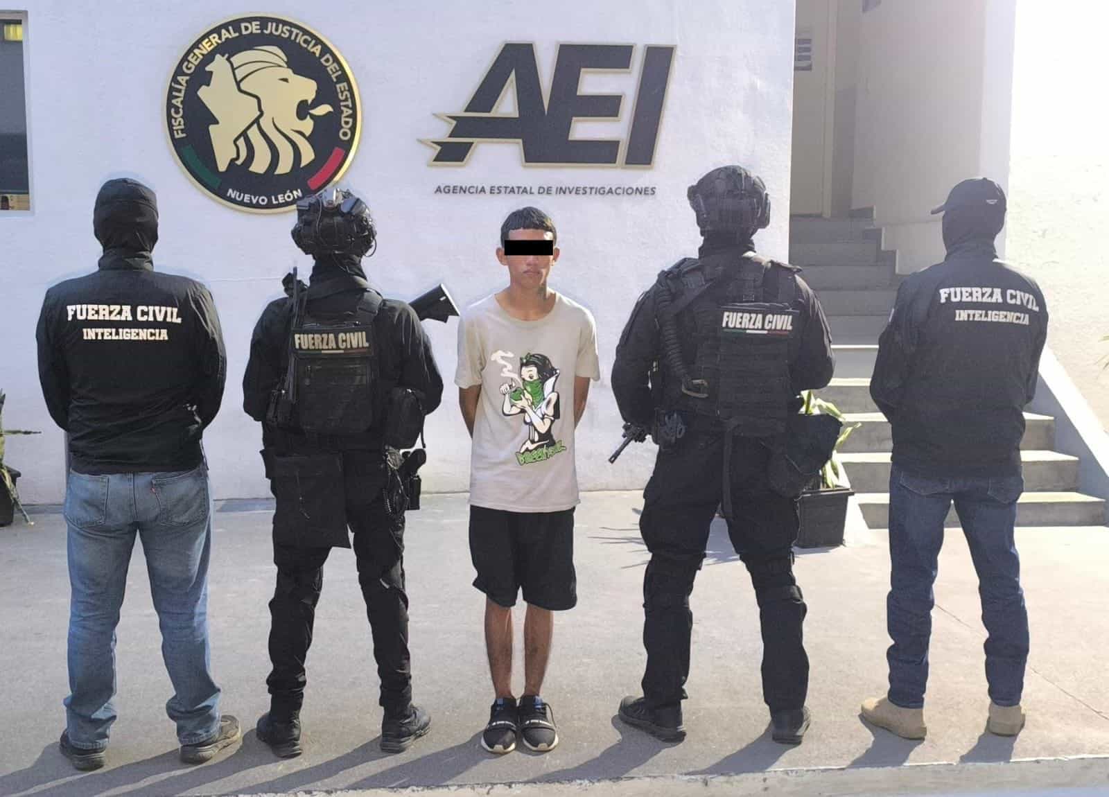 Un hombre que habría participado en un homicidio en la Colonia Argentina, fue detenido por la División de Inteligencia de Fuerza Civil, en calles de la Moderna, en el municipio de Monterrey.