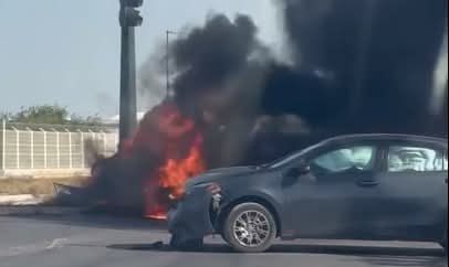 Una intensa movilización de los puestos de socorro se registró en el municipio de Salinas Victoria, al producirse un choque de crucero, donde uno de los vehículos participantes se incendió.