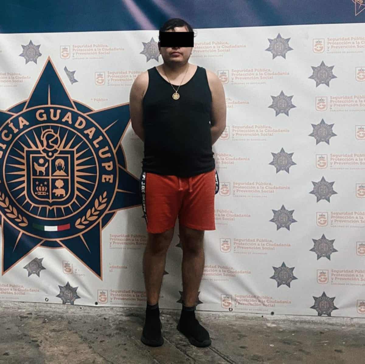 Por robo tipo fardero, un hombre fue detenido por policías de Guadalupe tras ser sorprendido en el baño de una tienda de autoservicio en la Colonia Jardines de Andalucía.