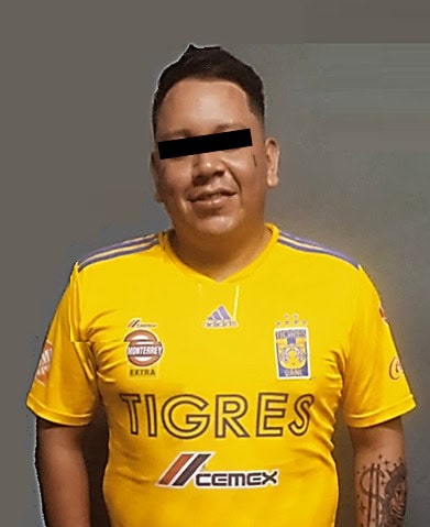 En el momento en que asaltaba una tienda de conveniencia con una réplica de arma de fuego, un hombre fue detenido por elementos de Seguridad Pública, el domingo en el municipio de Apodaca.