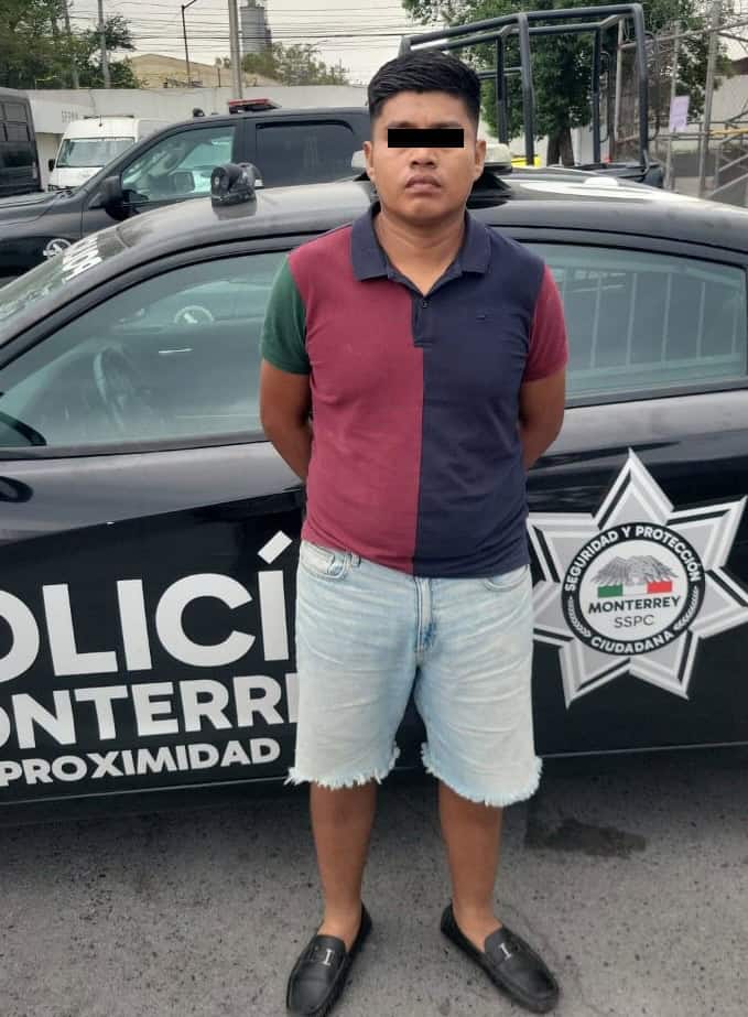 Un veracruzano fue detenido por oficiales de la Policía de Monterrey, al ser acusado de presuntamente realizar tocamientos a una joven, a bordo de un autobús en el centro de la ciudad.