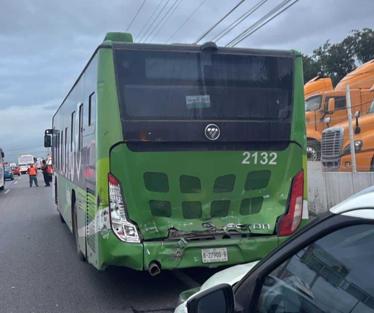 Choque entre ruta urbana y transporte deja 10 lesionados