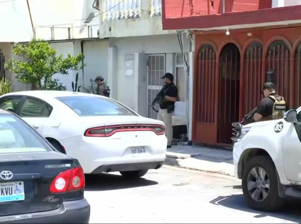 Elementos de la Agencia Estatal de Investigaciones, catearon una vivienda ubicada en la colonia Infonavit La Joya, donde el pasado lunes fue rescatado un prestamista que estaba privado de la libertad en el municipio de Guadalupe.