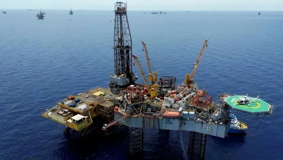 Asalta comando plataforma de Pemex en Campeche y roba equipo