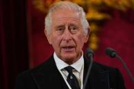 El rey Carlos III lanza negocio: productos artesanales para perros El rey Carlos III lanza negocio: productos artesanales para perros