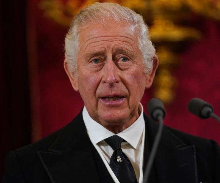 El rey Carlos III lanza negocio: productos artesanales para perros El rey Carlos III lanza negocio: productos artesanales para perros