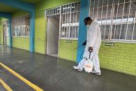 Realiza SC brigadas de limpieza y fumigación en escuelas Realiza SC brigadas de limpieza y fumigación en escuelas