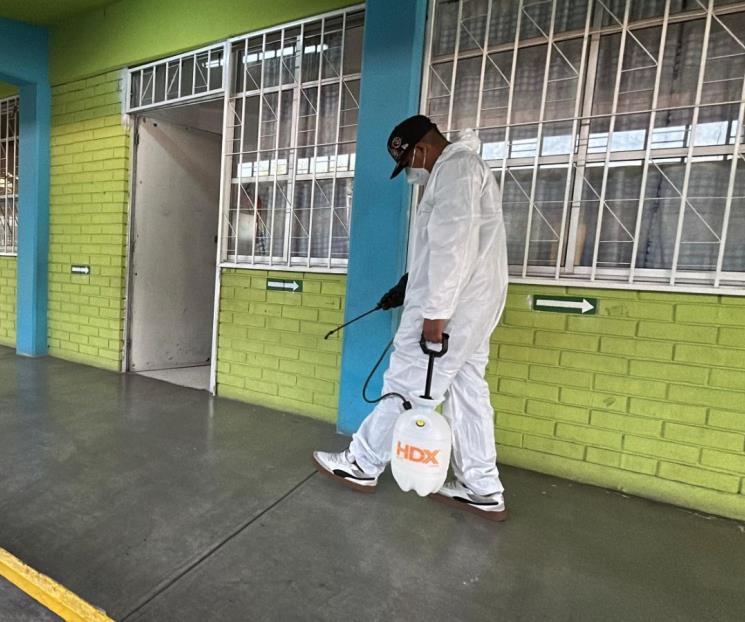 Realiza SC brigadas de limpieza y fumigación en escuelas Realiza SC brigadas de limpieza y fumigación en escuelas
