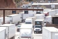 Suspende EUA visas de trabajo para camioneros