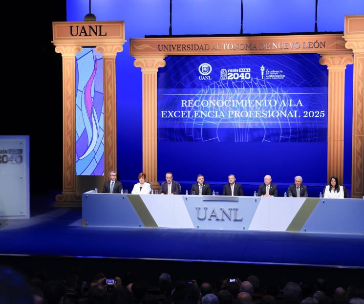 Reconoce UANL a egresados con el Premio a la Excelencia Profesional Reconoce UANL a egresados con el Premio a la Excelencia Profesional