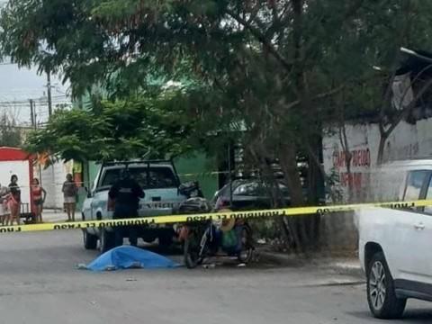 Hallan sin vida a hombre a un lado de su triciclo Hallan sin vida a hombre a un lado de su triciclo
