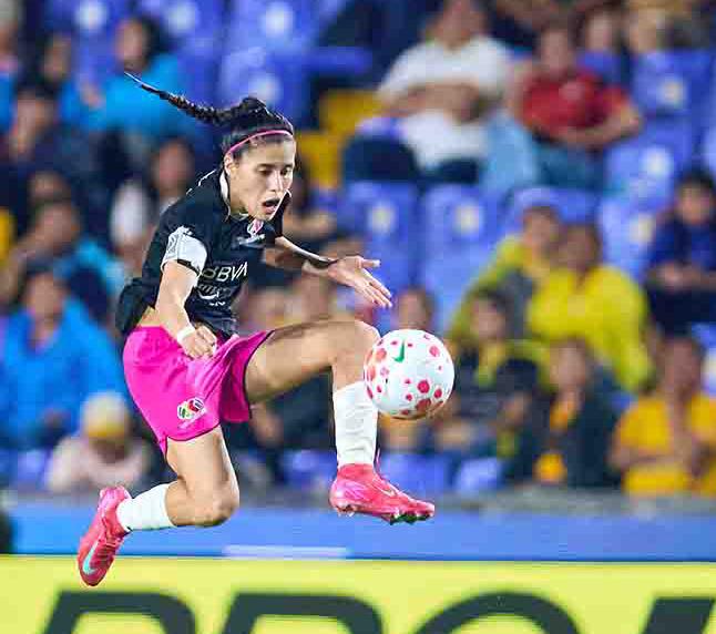 Gana Barcelona en despedida de Ovalle Gana Barcelona en despedida de Ovalle