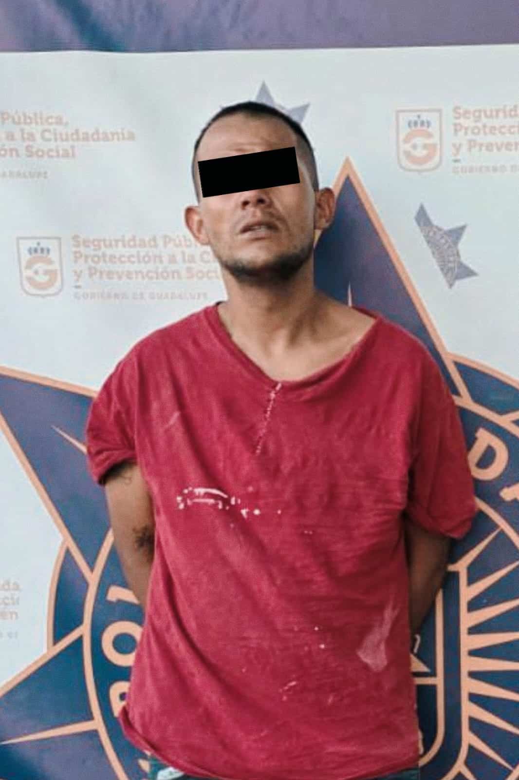 Un delincuente atacó a balazos a policías del municipio de Guadalupe, cuando fue abordado, para ser sometido a una revisión de rutina en la colonia Jardines del Río en esta ciudad.