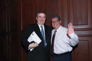 Defiende Monreal a Ebrard tras críticas por vuelo