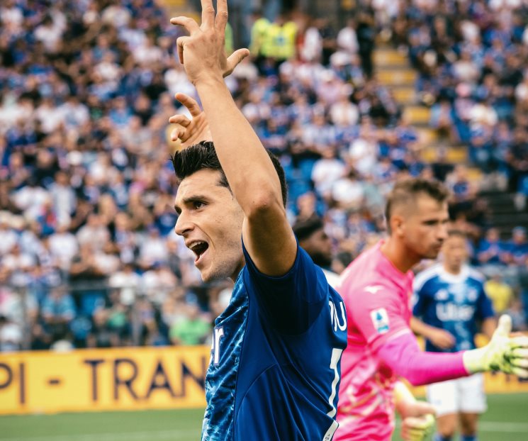 Gana el Como y lideran la Serie A de Italia Gana el Como y lideran la Serie A de Italia