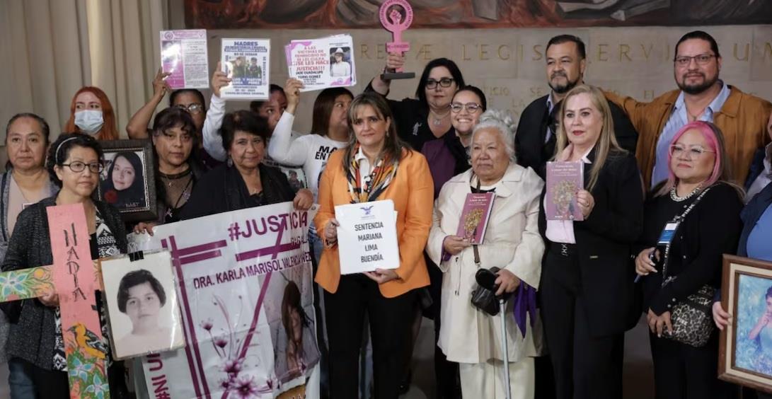 Ministra Ríos Farjat presenta libro sobre víctimas de feminicidio Ministra Ríos Farjat presenta libro sobre víctimas de feminicidio