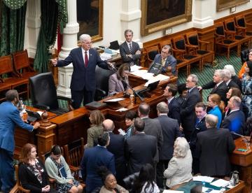 Aprueba Senado de Texas mapa electoral que favorece a republicanos