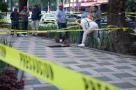 Mujer cae en socavón en alcaldía Gustavo A Madero Mujer cae en socavón en alcaldía Gustavo A Madero