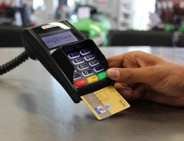 Los lugares donde no debes perder de vista tu tarjeta de crédito