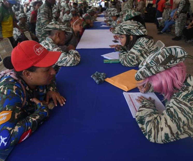 Atienden miles de venezolanos llamado de alistamiento de Maduro Atienden miles de venezolanos llamado de alistamiento de Maduro