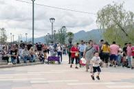 Aprovechan regios el domingo para pasear en la Presa La Boca Aprovechan regios el domingo para pasear en la Presa La Boca