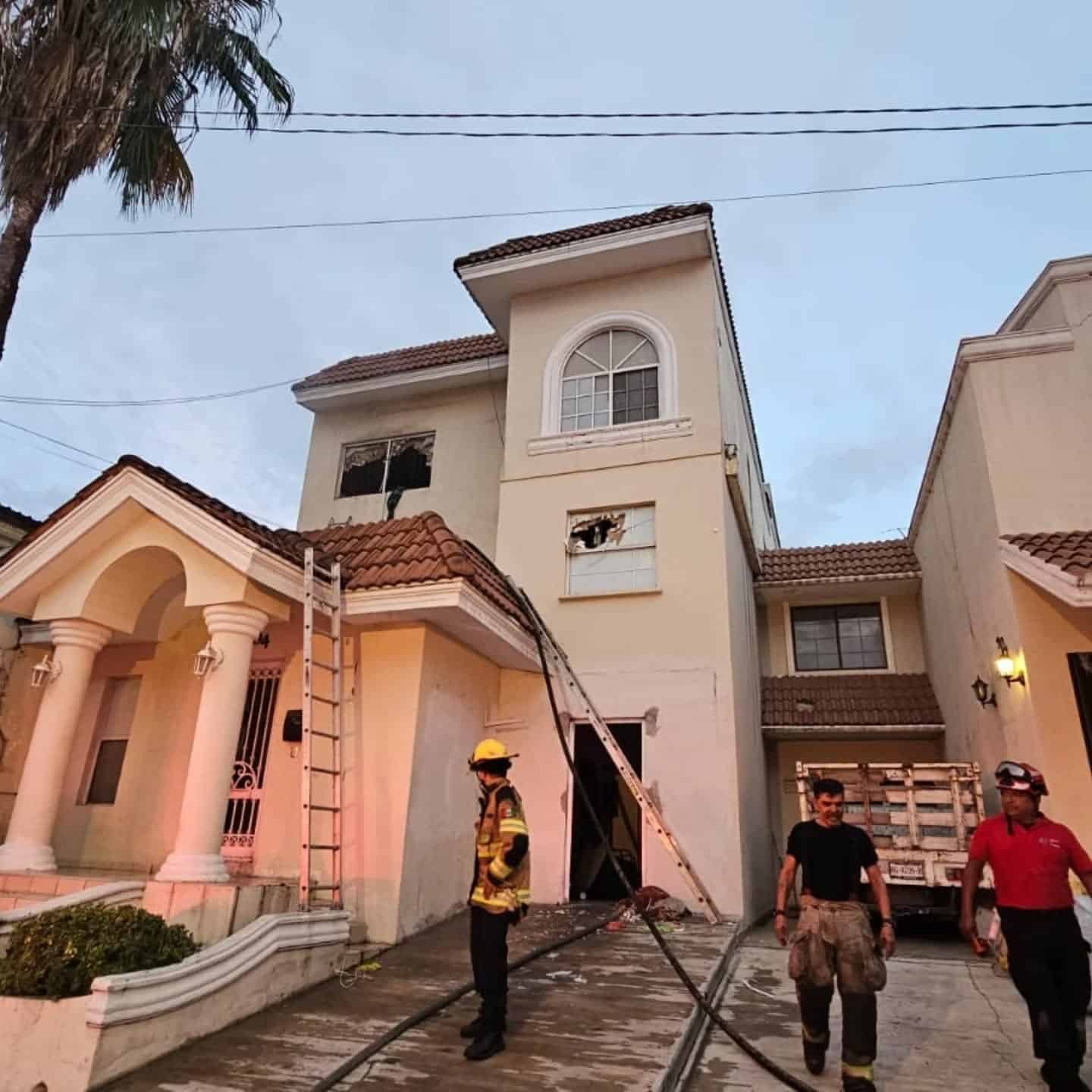 La Fiscalía General de Justicia del Estado, indaga el incendio registrado en un centro de rehabilitación para jovencitas, que dejó un saldo trágico de tres personas sin vida, en la colonia Burócratas del Estado.