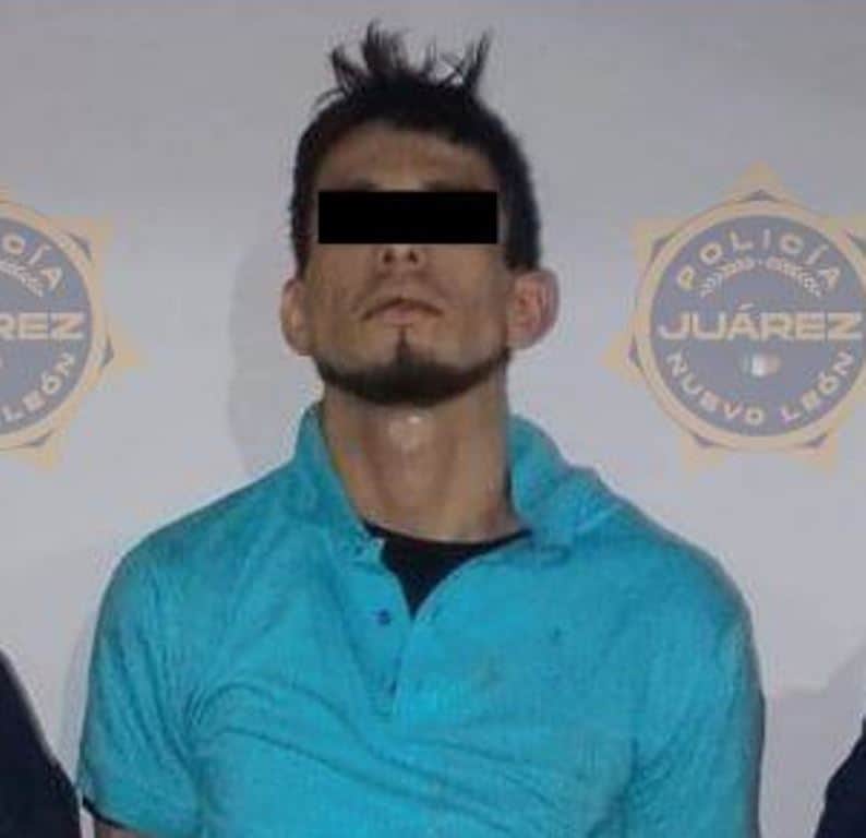 Elementos de la policía preventiva de Juárez, detuvieron a un hombre armado tras una persecución que culminó en la colonia Privada de San Pablo.