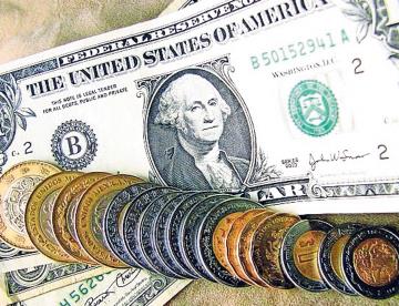 El peso se favorece del retroceso del billete verde