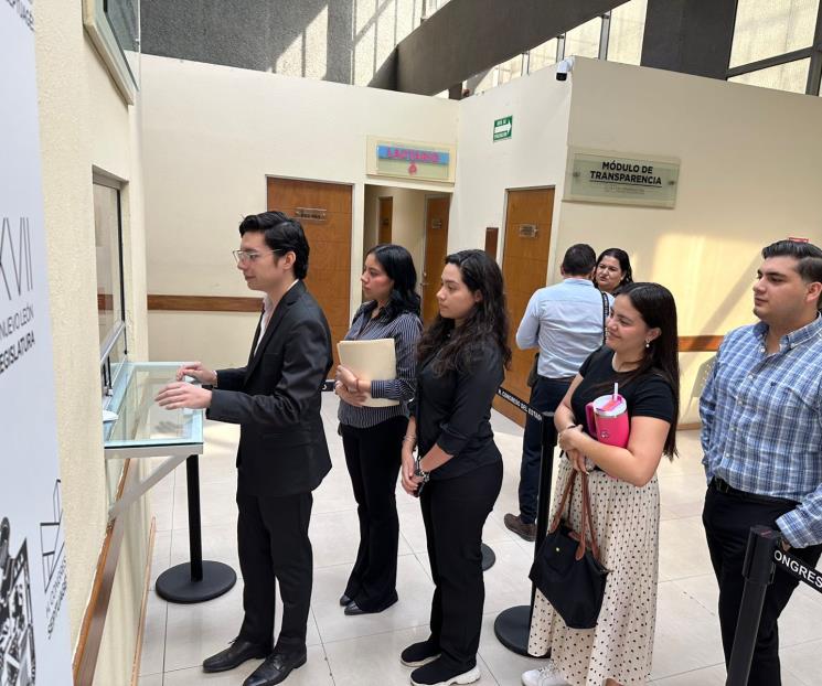 Presentan estudiantes iniciativa a Ley de Profesiones