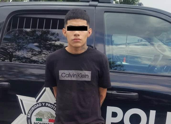 Agrede a policía y lo detienen