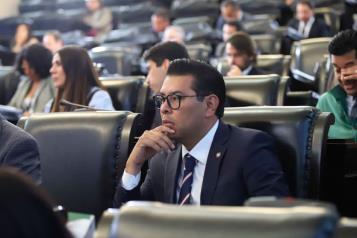 Renuncia N&eacute;stor Camarillo al PRI en el Senado