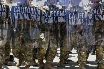 Acelera Trump la militarizaci&oacute;n de todo EU